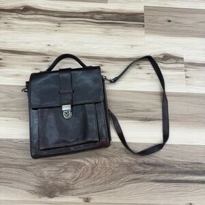 Wilson’s Leather Elegant Brown Leather Shoulder Bag